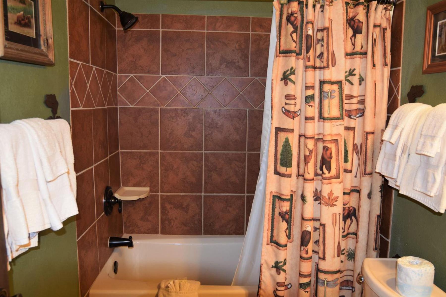 Claim Jumper Townhouse 16 - On The River - Across From The Fishing Ponds - In Town - Near The Ski Area - Fireplace - Wifi - Sate Red River Luaran gambar