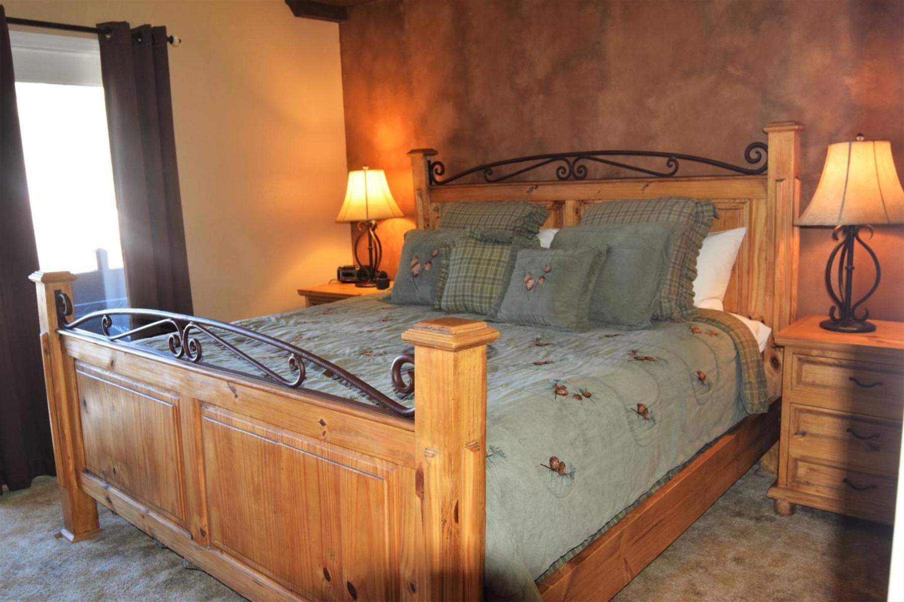 Claim Jumper Townhouse 16 - On The River - Across From The Fishing Ponds - In Town - Near The Ski Area - Fireplace - Wifi - Sate Red River Luaran gambar