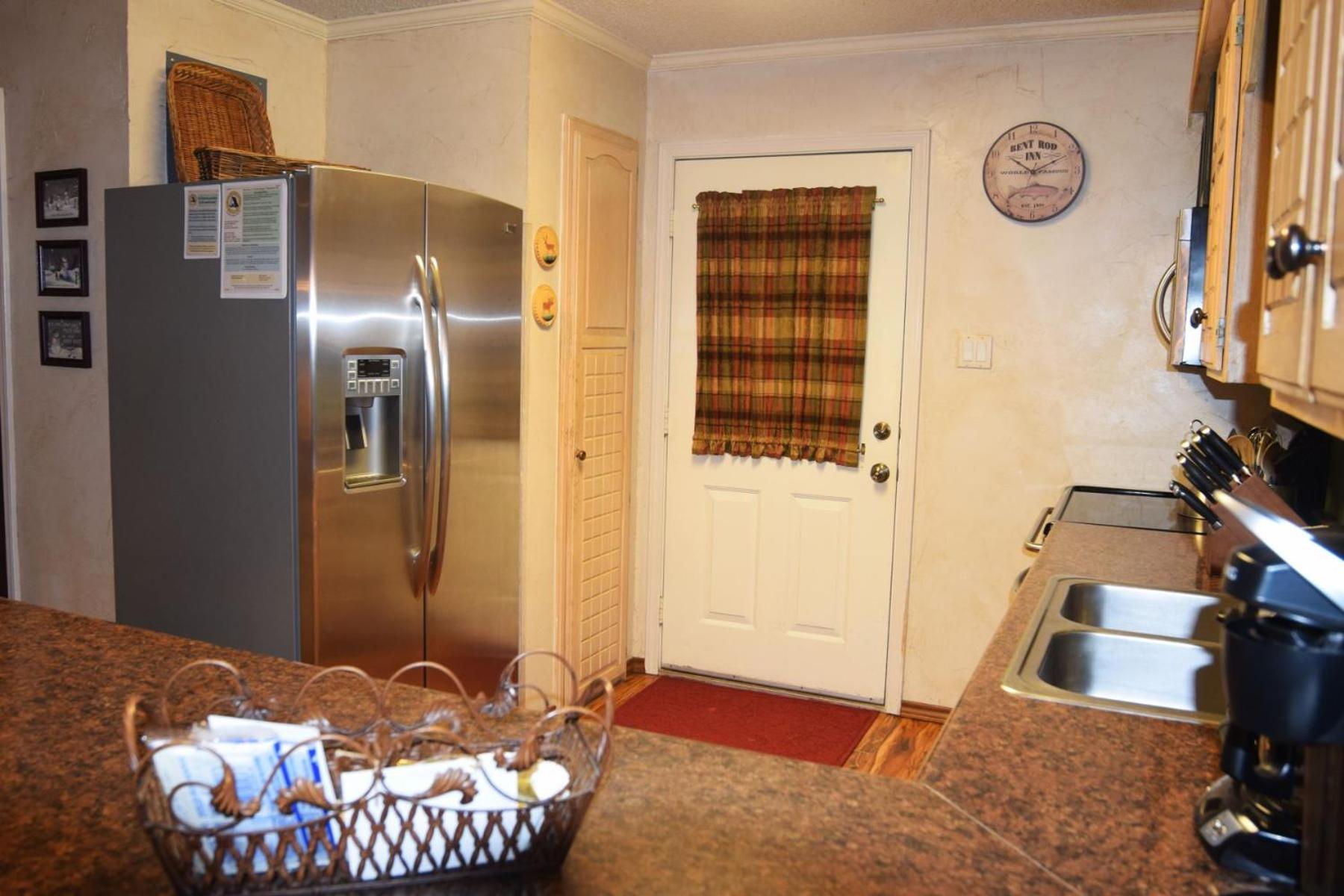Claim Jumper Townhouse 16 - On The River - Across From The Fishing Ponds - In Town - Near The Ski Area - Fireplace - Wifi - Sate Red River Luaran gambar